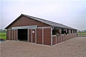 paardenstal met middengang